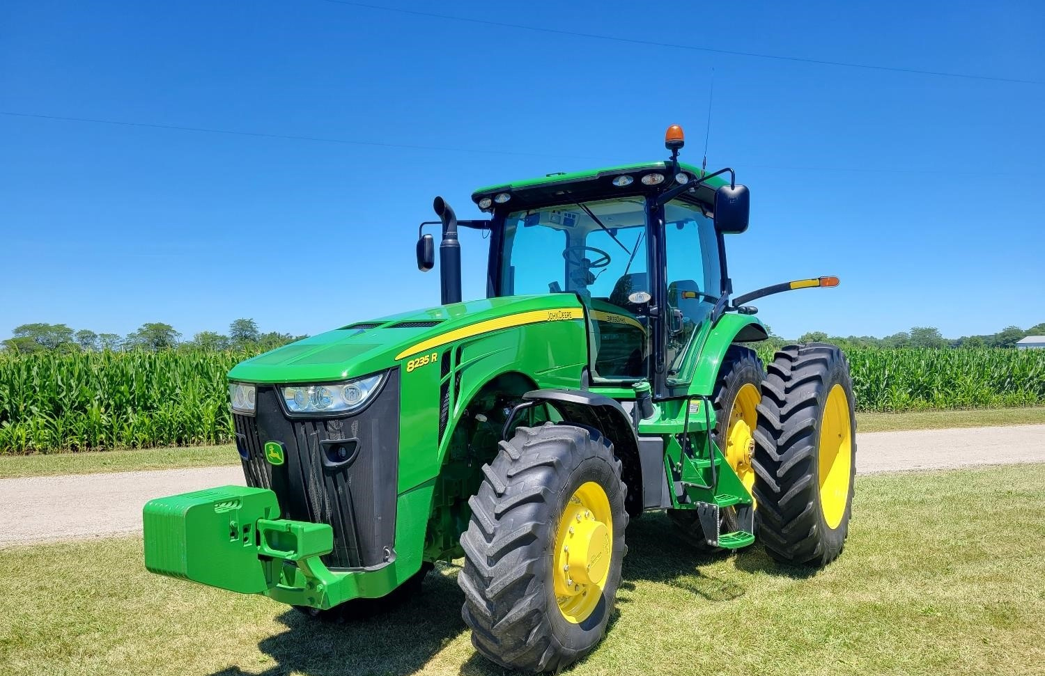 2013 John Deere 8235R MFWD